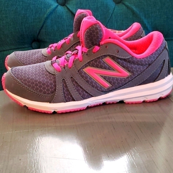 New Balance -Pink Breast Cancer Limited Edition  Athletic shoes Rare! Sz. 7 - Picture 2 of 7